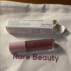 Rare Beauty Stay Vulnerable Liquid Eyeshadow - Nearly Berry